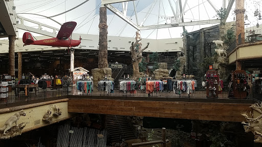 Sporting Goods Store «Bass Pro Shops», reviews and photos, 951 E Lewis and Clark Pkwy, Clarksville, IN 47129, USA