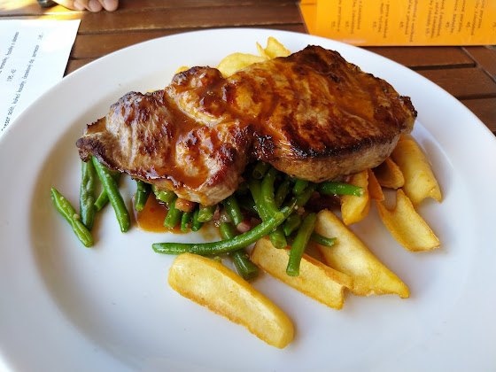 Plats et boissons hôtels Hotel U Jezera 281 51 Velký Osek