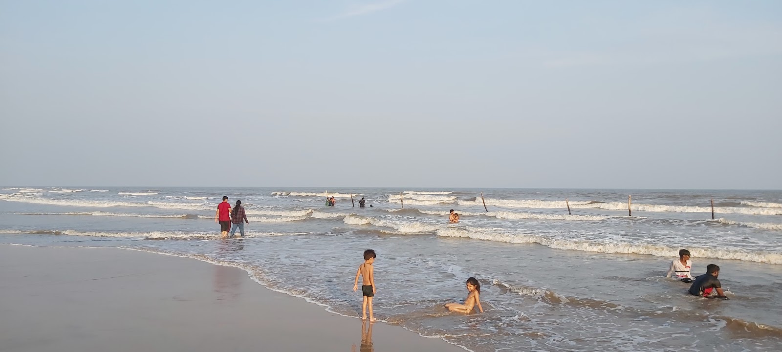 Fotografija Machilipatnam Beach z svetel pesek površino