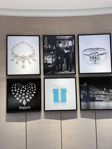 Jewelry Store «Tiffany & Co.», reviews and photos, 210 N Rodeo Dr, Beverly Hills, CA 90210, USA
