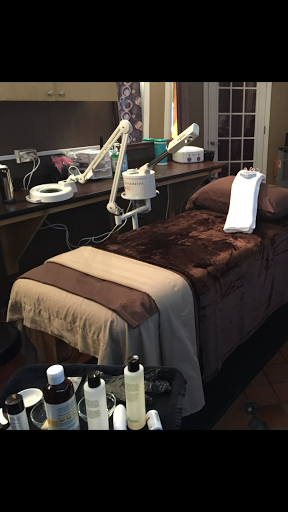 Hair Salon «Rodney L Barnes Hair Salon Plus Barbering», reviews and photos, 427 E Main St, Rock Hill, SC 29730, USA