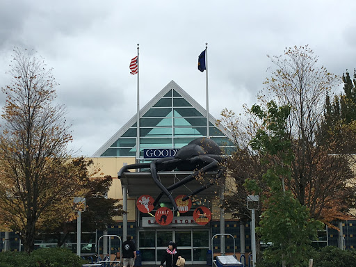 Association or Organization «Goodwill Industries of the Columbia Willamette», reviews and photos, 1943 SE 6th Ave, Portland, OR 97214, USA
