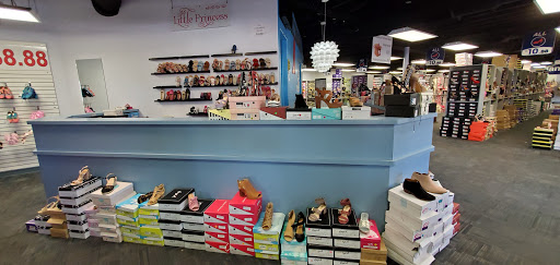 Shoe Store «Wholesale Fashion Shoes», reviews and photos, 4041 E Thomas Rd, Phoenix, AZ 85018, USA