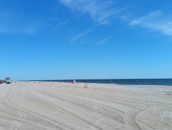 Long Branch Beach I'in fotoğrafı - rahatlamayı sevenler arasında popüler bir yer