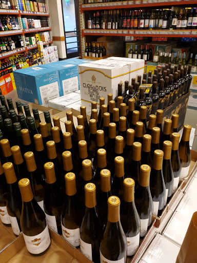 Beer Store «Hunt Valley Wine, Liquor & Beer», reviews and photos, 116 A Shawan Rd, Hunt Valley, MD 21030, USA