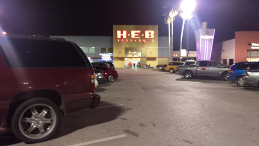 Grocery Store «H-E-B Grocery», reviews and photos, 3111 Woodridge Cove Dr Suite 500, Houston, TX 77087, USA