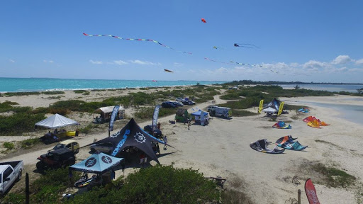 kaan'kun kiteboarding training school