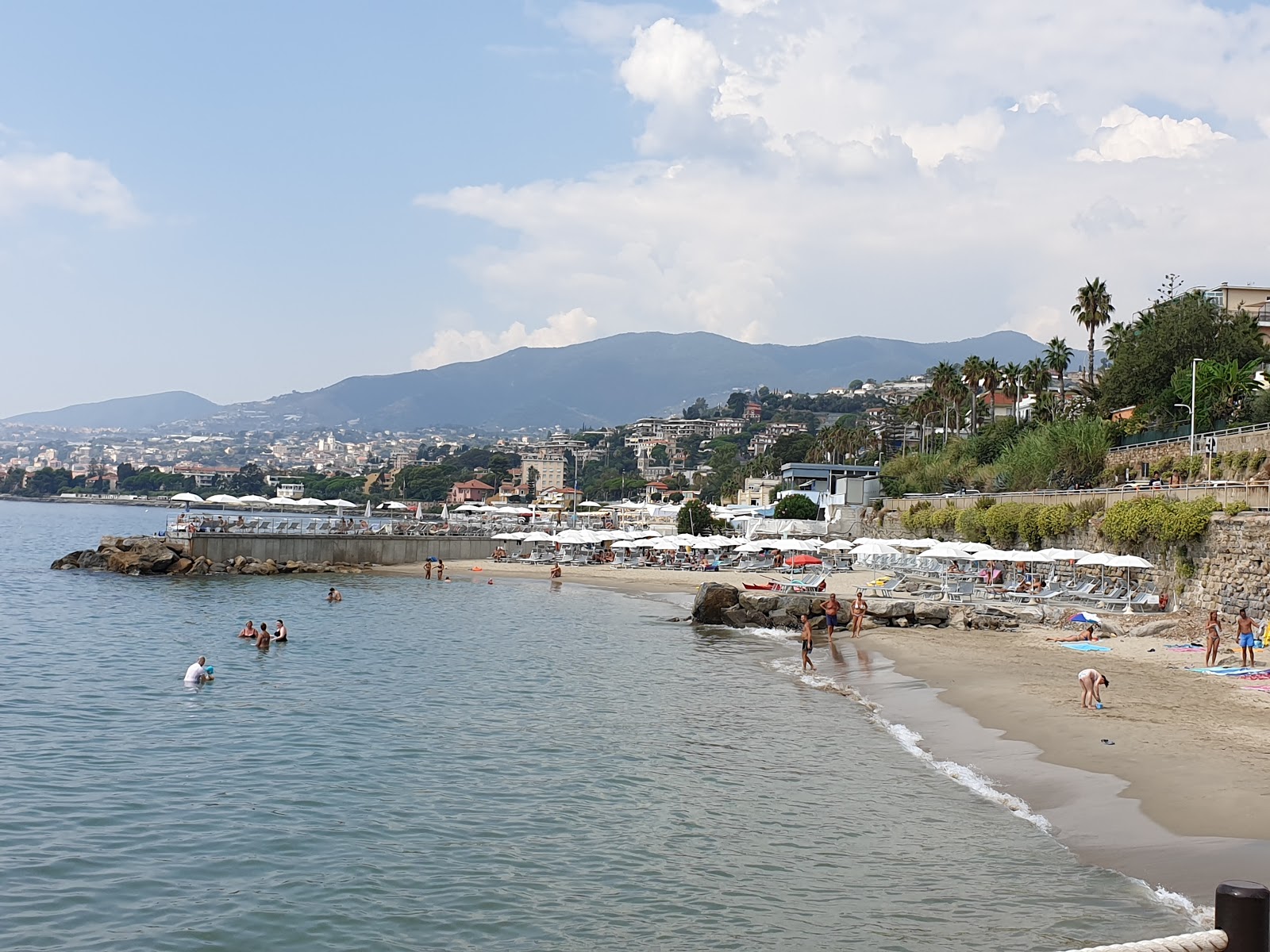 Φωτογραφία του Tre Ponti beach με μικροί και πολλοί κόλποι