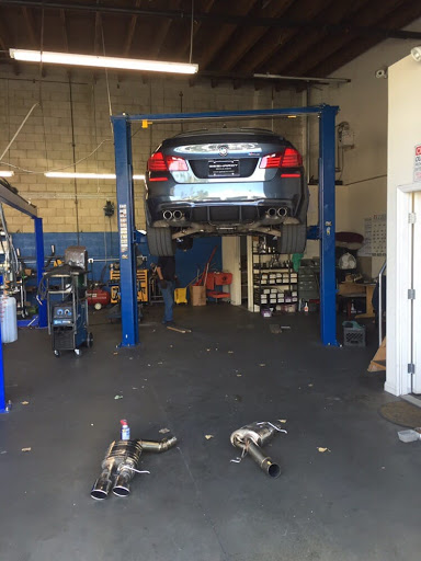 Muffler Technician image
