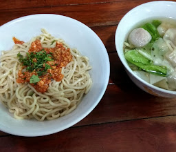 Mie Binong 319 photo