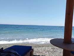 Kalo Livadi Beach'in fotoğrafı - rahatlamayı sevenler arasında popüler bir yer