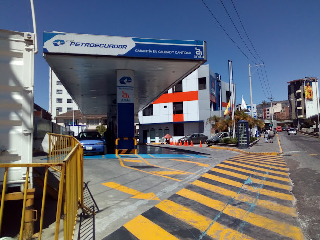 Opiniones de ESTACION DE SERVICIO ANETA en Quito - Gasolinera