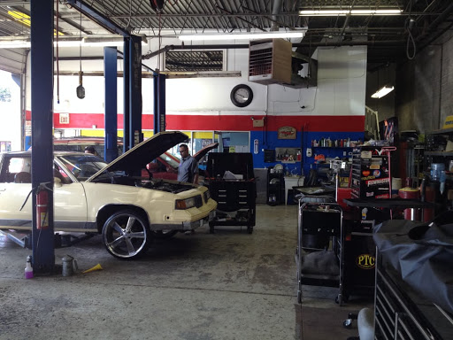 Auto Repair Shop «Chicago A+ Auto Repair», reviews and photos, 3751 W North Ave, Chicago, IL 60647, USA