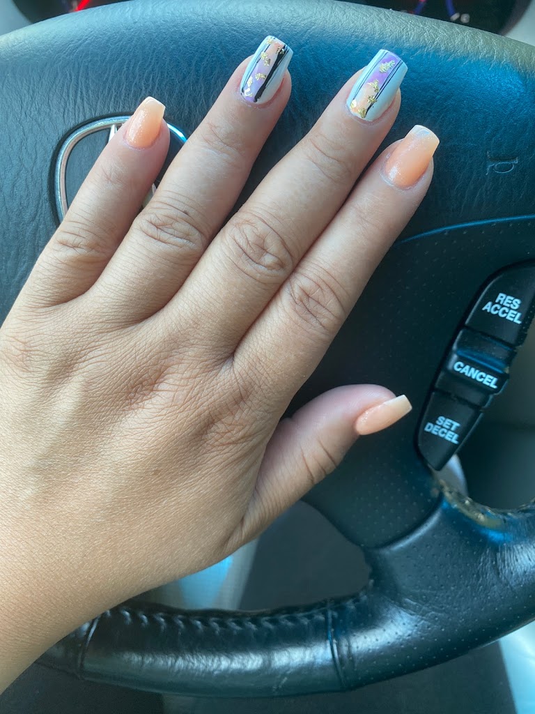 Visible Nails 17551
