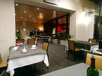 Atmosphère du Restaurant Le Saint Sauveur à Varennes-Saint-Sauveur - n°2