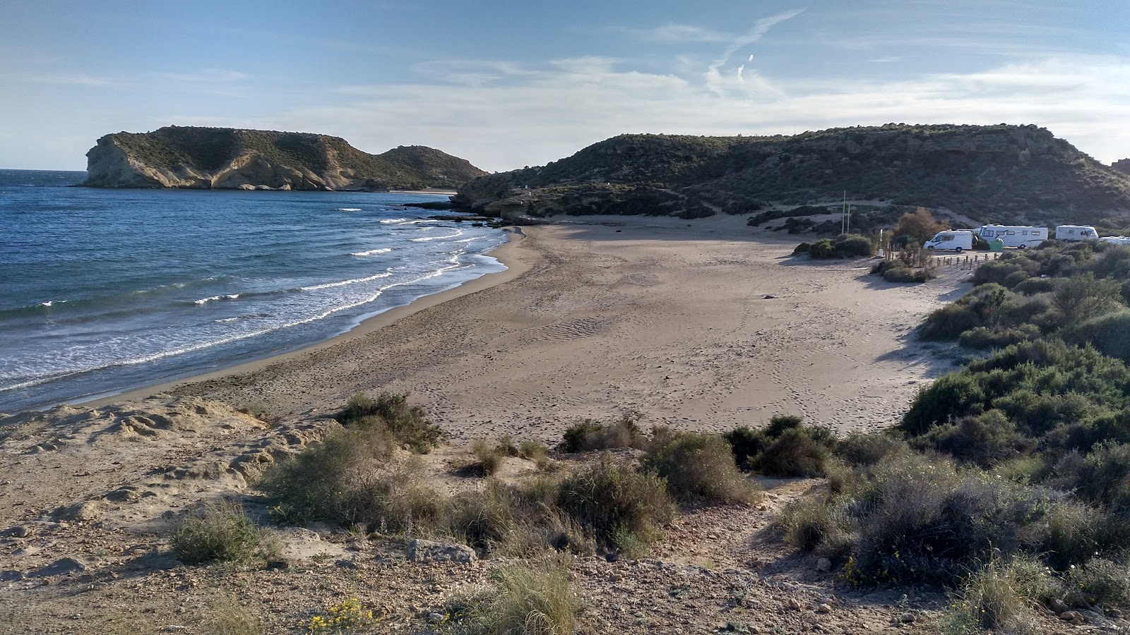 Fotografie cu Playa de la Higuerica cu o suprafață de nisip beige