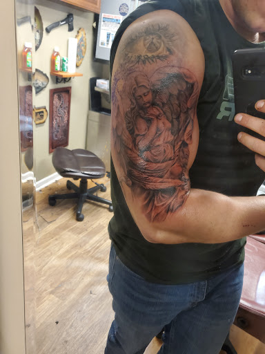 Tattoo Shop «Moving Shadow Ink», reviews and photos, 4328 W Forest Home Ave, Milwaukee, WI 53219, USA