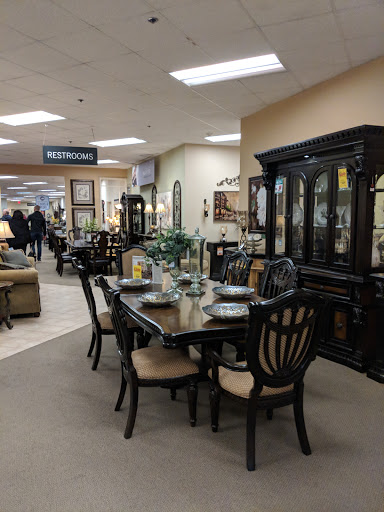 Furniture Store «Raymour & Flanigan Furniture and Mattress Store», reviews and photos, 100 Highland Ave, Seekonk, MA 02771, USA
