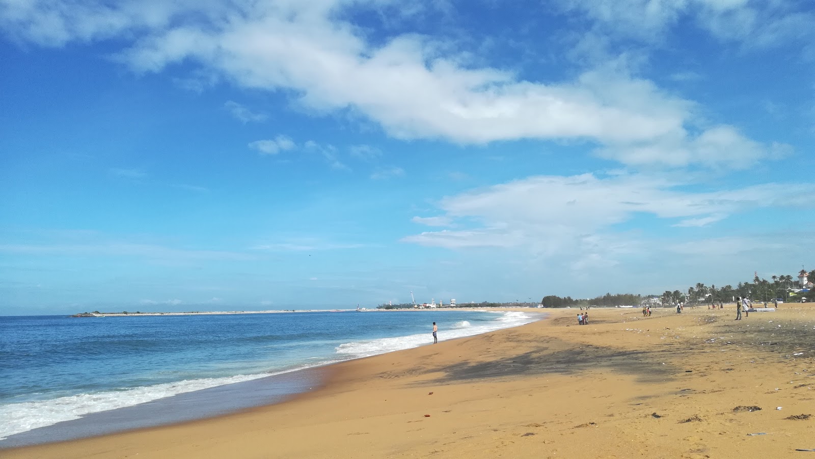 Foto von Kollam Beach mit heller sand Oberfläche