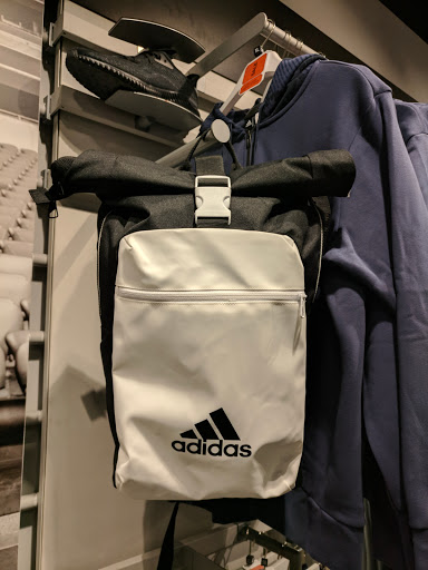 adidas, пл. Конституции