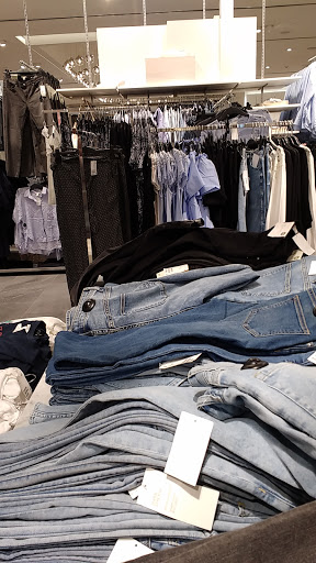 Stores to buy women's jeans Montevideo
