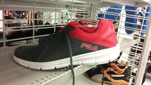 Clothing Store «Ross Dress for Less», reviews and photos, 2845 Cochran St, Simi Valley, CA 93065, USA