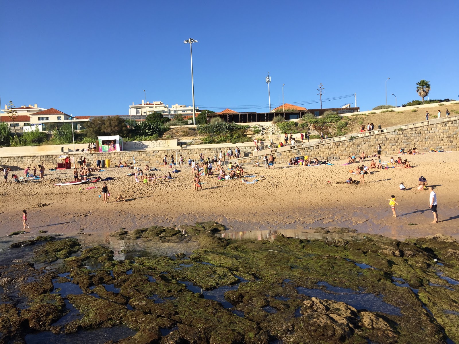 Praia de Sao Pedro do Estoril'in fotoğrafı - rahatlamayı sevenler arasında popüler bir yer