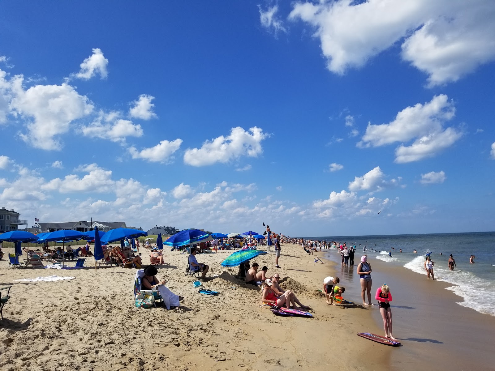 Foto di Bethany Beach con una superficie del acqua blu