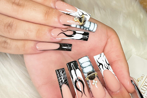 Deluxe Nails image