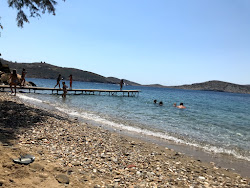 Foto di Voulgaris Angelis sorretto da scogliere
