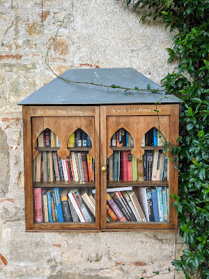 Le petite bibliotheque libre à Saint-Antonin-Noble-Val