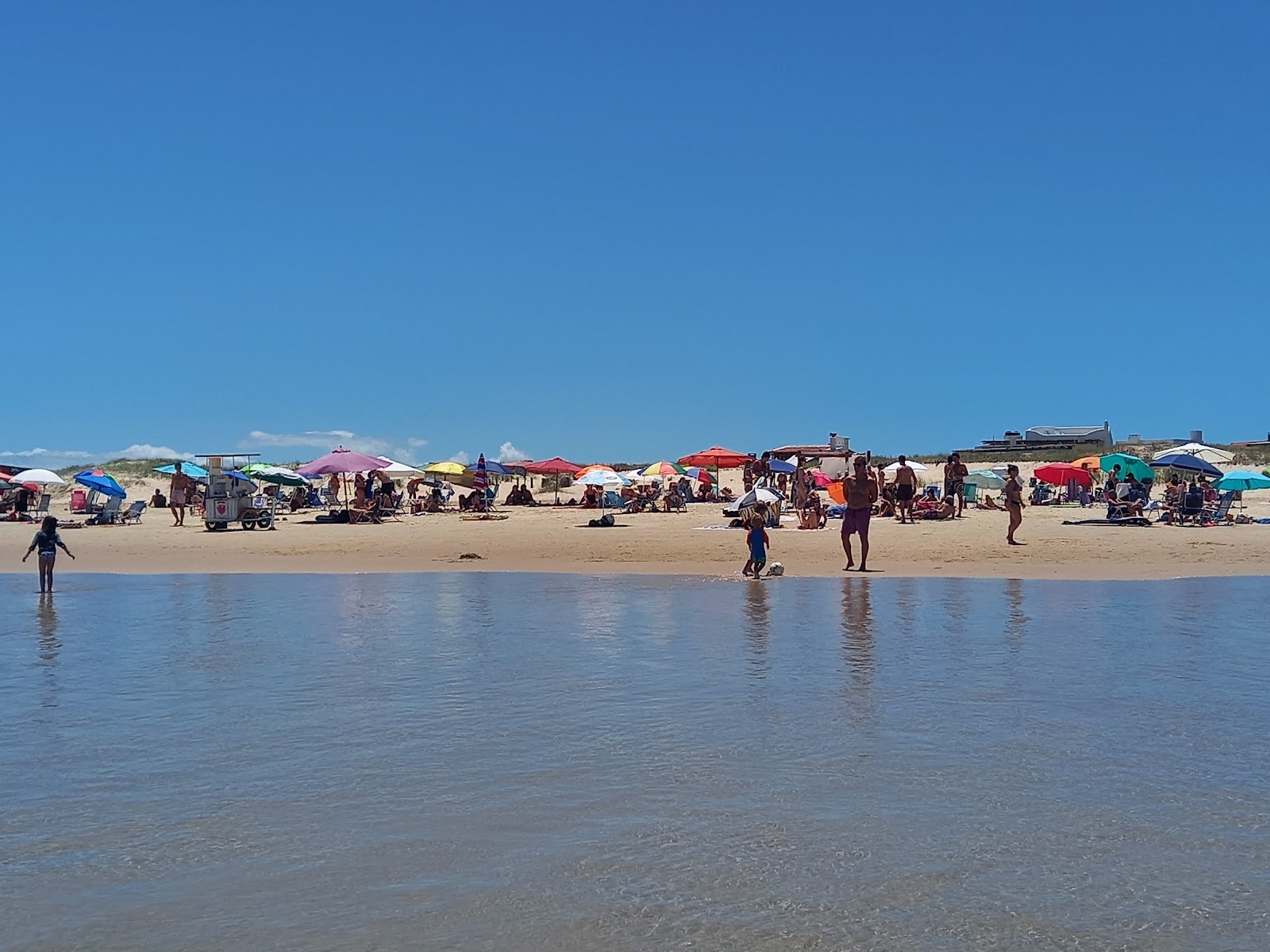 Valokuva Cabo Polonio Beachista. - suosittu paikka rentoutumisen tuntijoille