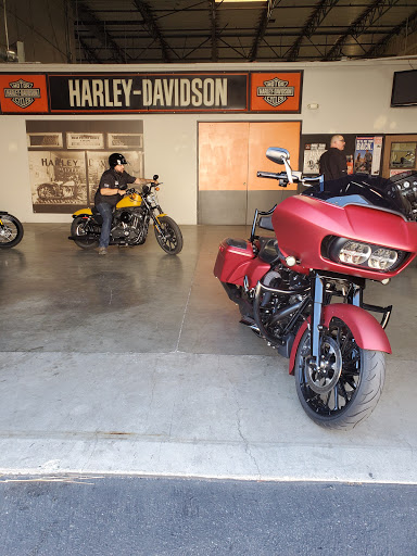 Harley-Davidson Dealer «Santa Clarita Harley-Davidson», reviews and photos, 21130 Centre Pointe Pkwy, Santa Clarita, CA 91350, USA