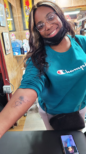 Tattoo Shop «Chi Town Tattoo & Body Piercing», reviews and photos, 5056 W Lawrence Ave, Chicago, IL 60630, USA