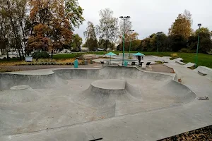 Betongpark Skateboard image