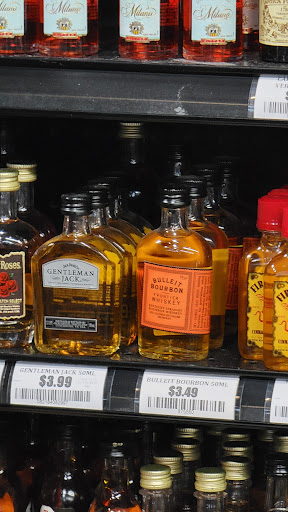 Liquor Store «Liquor Barn», reviews and photos, 287 E Dundee Rd, Wheeling, IL 60090, USA