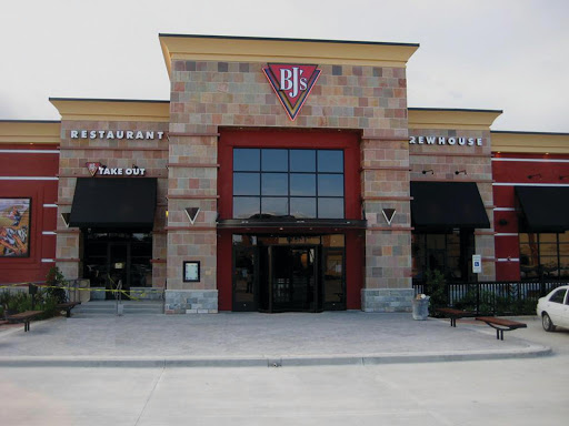 BJs Restaurant & Brewhouse image 1