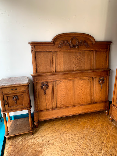 Antique Furniture Store «Every Now & Then Antique Furniture Mall», reviews and photos, 430 W Benson St, Cincinnati, OH 45215, USA