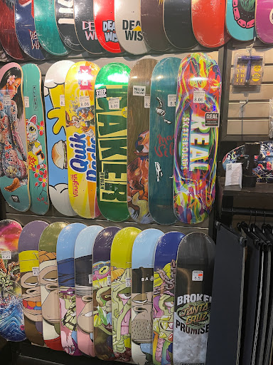 Clothing Store «Zumiez», reviews and photos, 417 Ramsay Way #103, Kent, WA 98032, USA