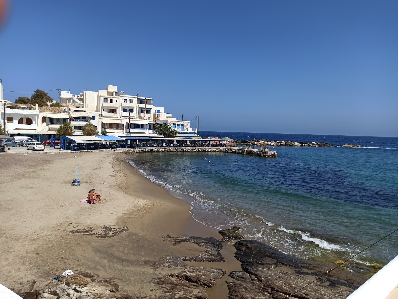 Foto van Apollonas beach met helder fijn zand oppervlakte