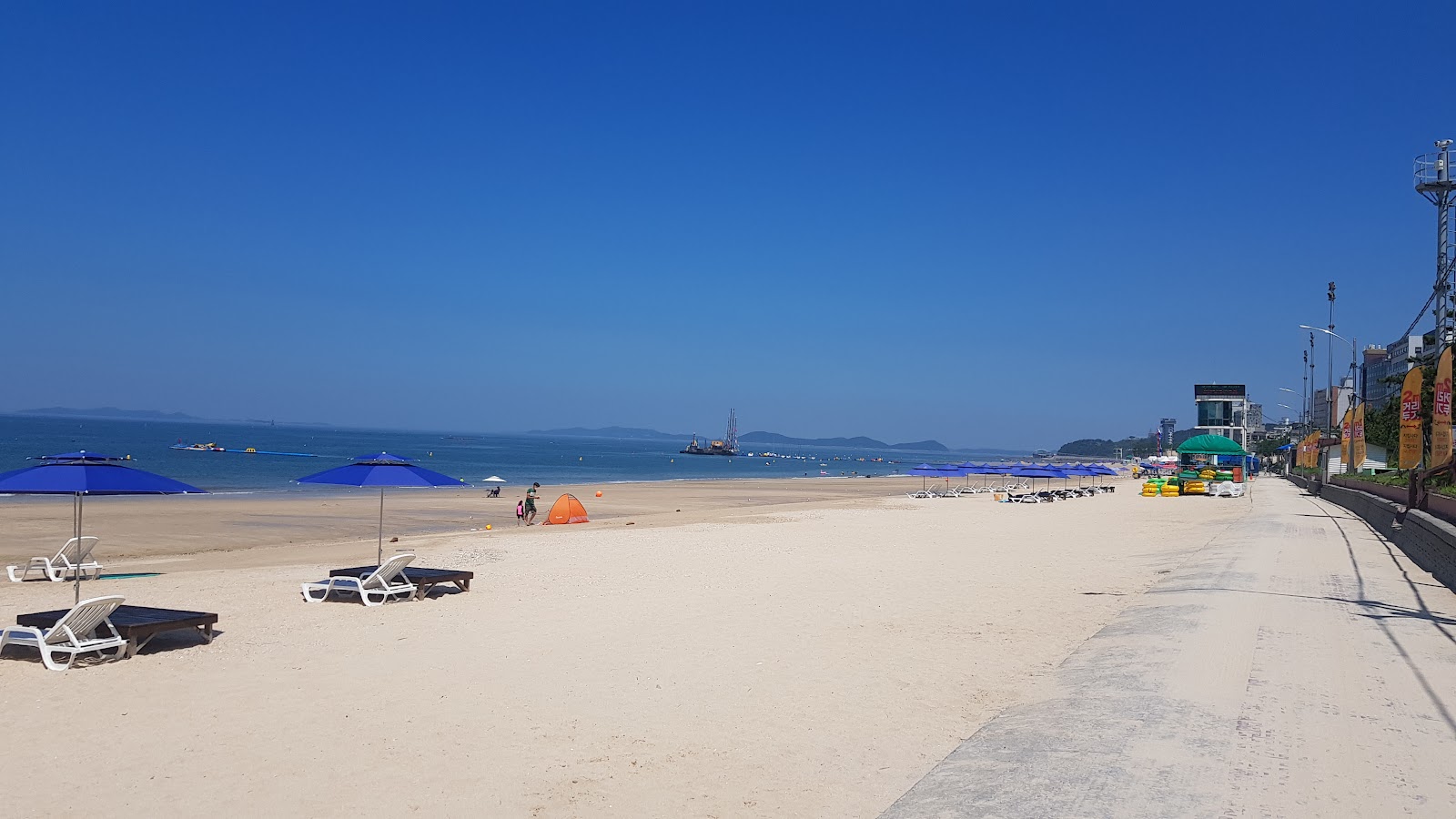 Photo of Daecheon Beach with bright sand surface