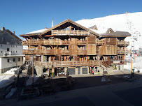 SPORT 2000 JEANNOT SPORTS - Location ski Alpe d'huez du Restaurant Le Taburle à Huez - n°1