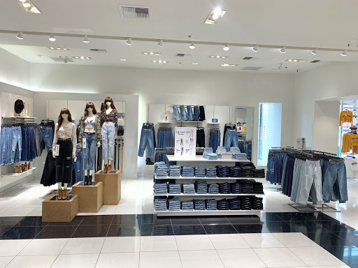 Clothing Store «F21 RED», reviews and photos, 620 Centerview Blvd, Kissimmee, FL 34741, USA