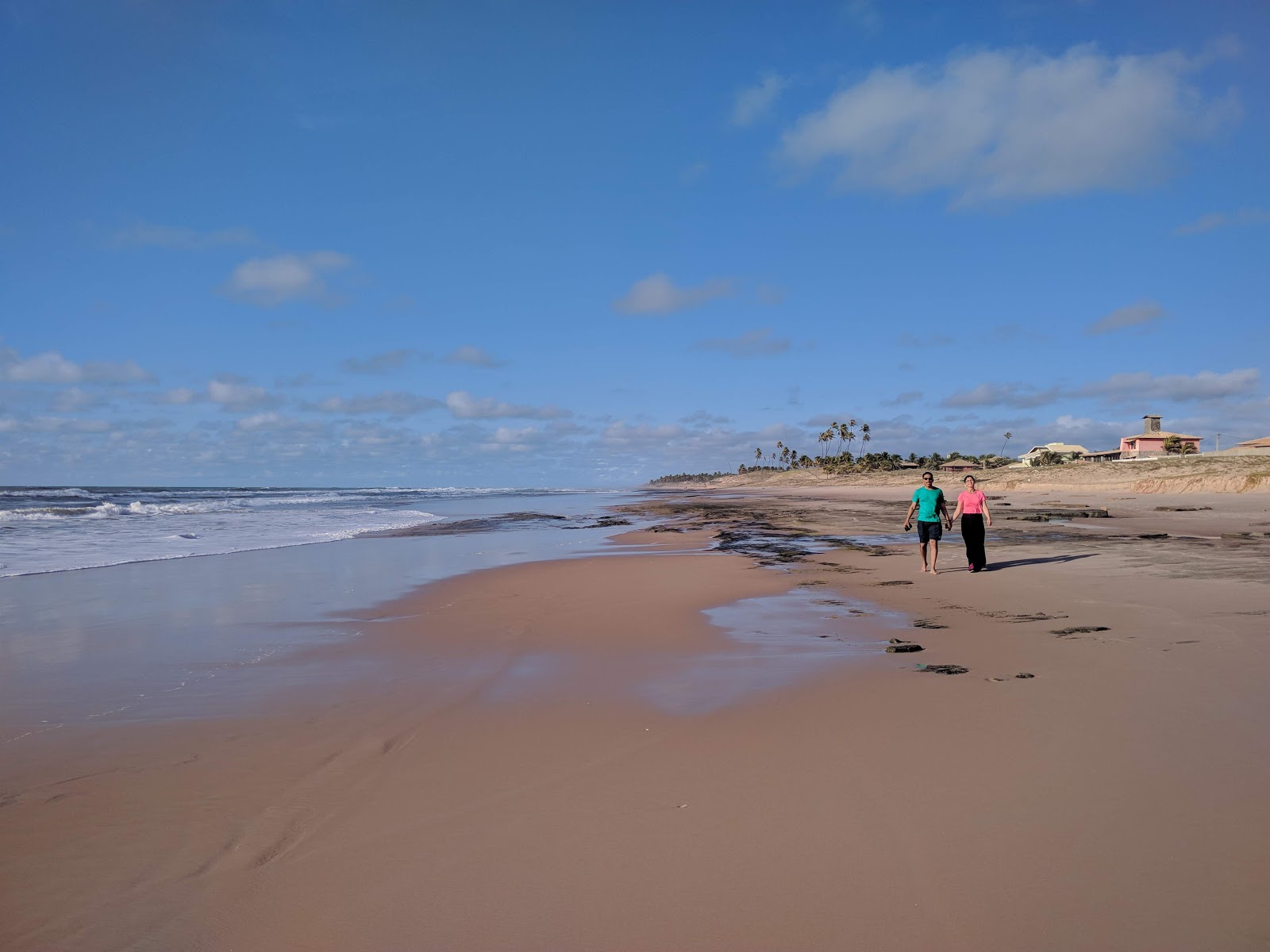 Foto di Praia do Conde con una superficie del sabbia luminosa