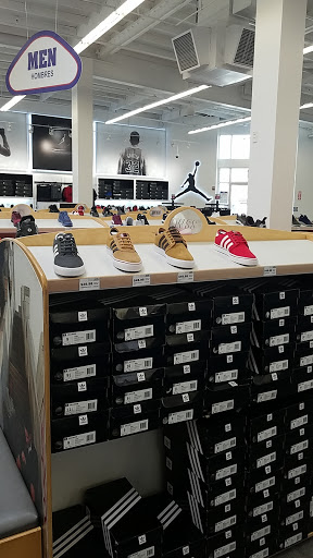 Shoe Store «WSS», reviews and photos, 460 San Fernando Mission Blvd, San Fernando, CA 91340, USA