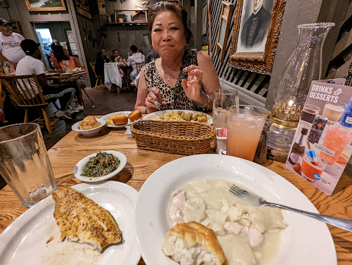 American Restaurant «Cracker Barrel Old Country Store», reviews and photos, 2421 Old Country Inn Dr, Caseyville, IL 62232, USA