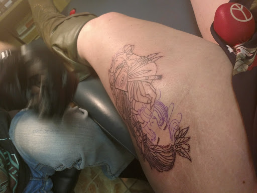 Tattoo Shop «Under the Gun Tattoo Studio», reviews and photos, 3998 Alum Creek Dr, Columbus, OH 43207, USA