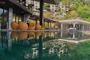 Catcathills Resort & Spa image