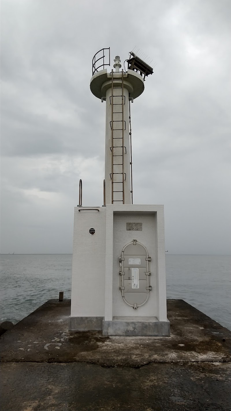 中島港南防波堤灯台