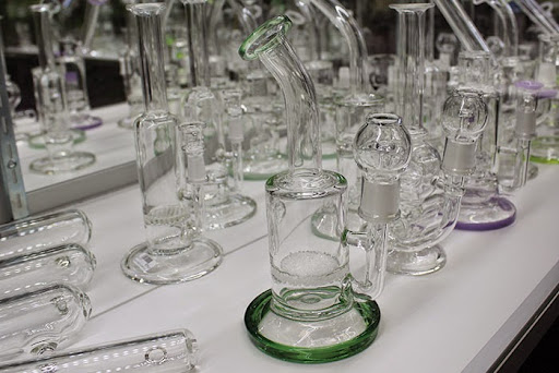 Tobacco Shop «Wonderland Smoke Shop Hasbrouck Heights», reviews and photos, 155 NJ-17, Hasbrouck Heights, NJ 07604, USA